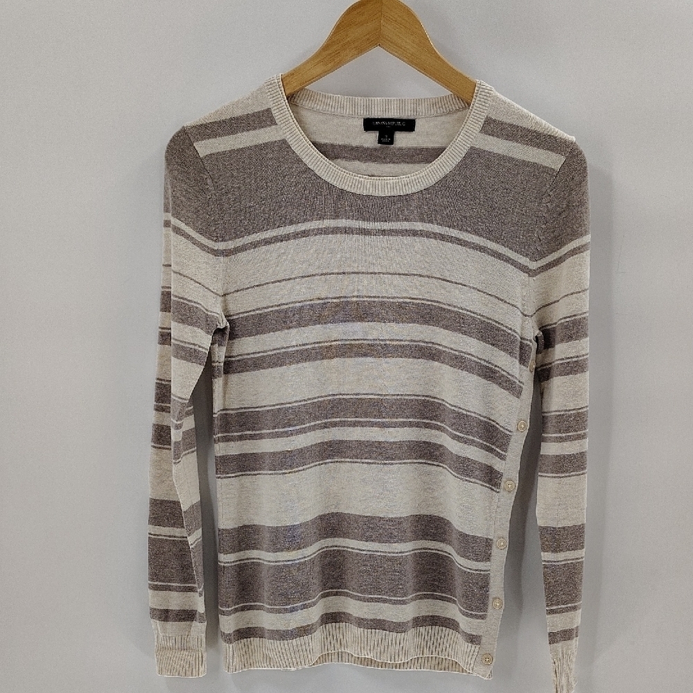 Banana Republic Factory Beige Cream Sweater Size Small Button Side Detail